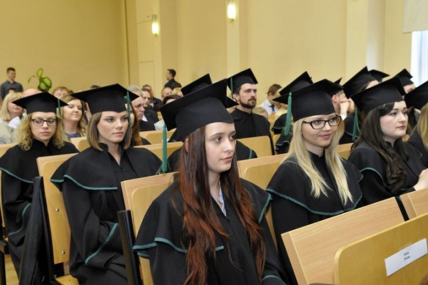 Farmaceuci odebrali dyplomy GUMed: 97 nowych magistrów farmacji