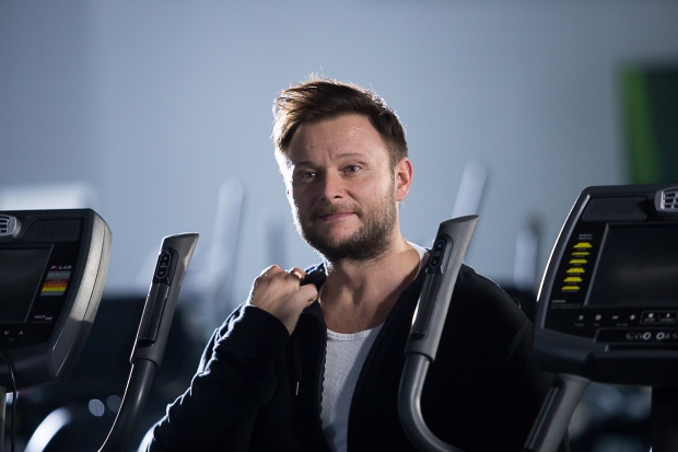 Trener fitness wprowadza własną markę suplementów do drogerii Suplementy Gaca w drogeriach Cosmedica