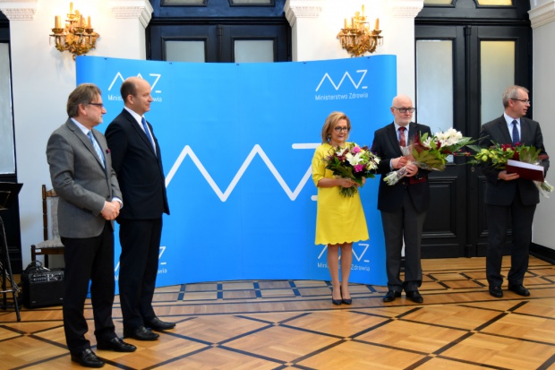 Minister Zdrowia wręczył wyróżnienia za najwyższą wiedzę specjalistyczną. "Specjalista 2015": MZ wyróżniło jedenastu farmaceutów