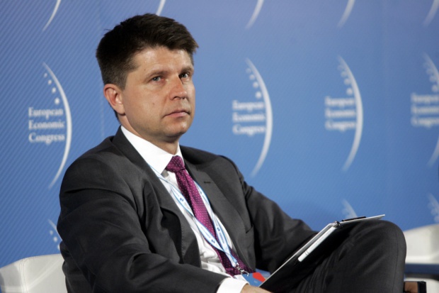 Lider Nowoczesnej uważa, że projekt całkowicie uniemożliwi dokonywanie aborcji. Ryszard Petru: PiS „tylnymi drzwiami” dokona zakazu aborcji