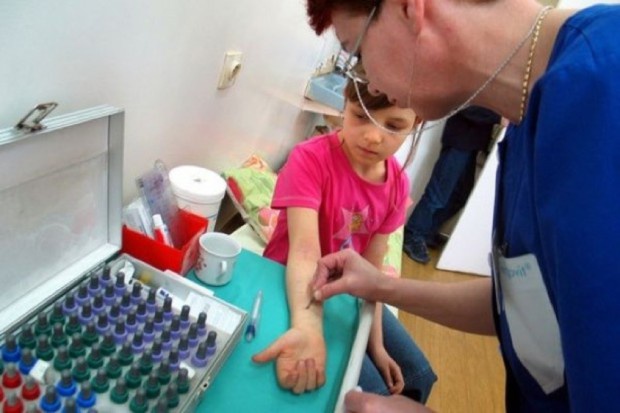 "W Polsce metoda odczulania nie jest w pełni wykorzystywana, na dodatek rzadko stosuje się nowe techniki jej wykonywania - uważa prof. Emeryk. Ekspert: immunoterapia alergenowa powinna być powszechniejsza