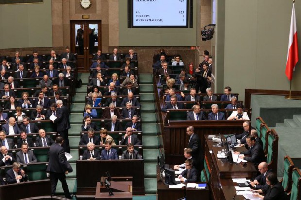 Cofnięcie zezwolenia na wszystkie apteki przedsiębiorcy nie jest obligatoryjne