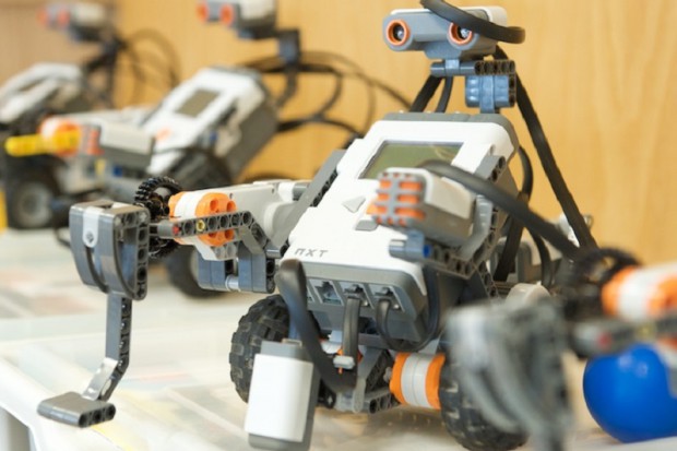 Nowa metoda wykorzystuje pole magnetyczne wytwarzane pod mikroskopem konfokalnym, który umożliwia oglądanie żywych komórek (fot. archiwum) Nano-robot do badania ludzkich komórek
