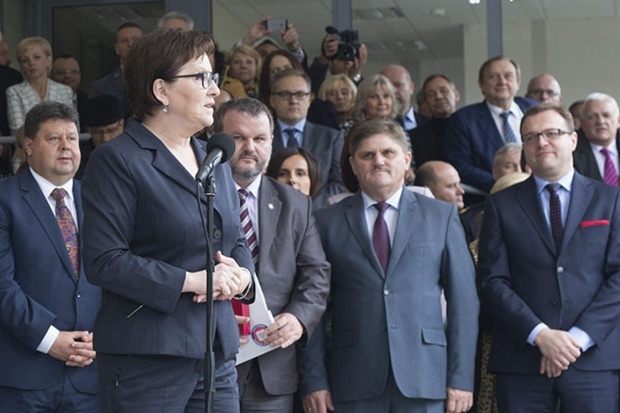 Kopacz: w budżecie na rok 2016 zarezerwowałam 2 mld zł na podwyżki dla pracowników tej sfery budżetowej Kopacz: Inspekcja sanitarna skutecznie walczy z dopalaczami