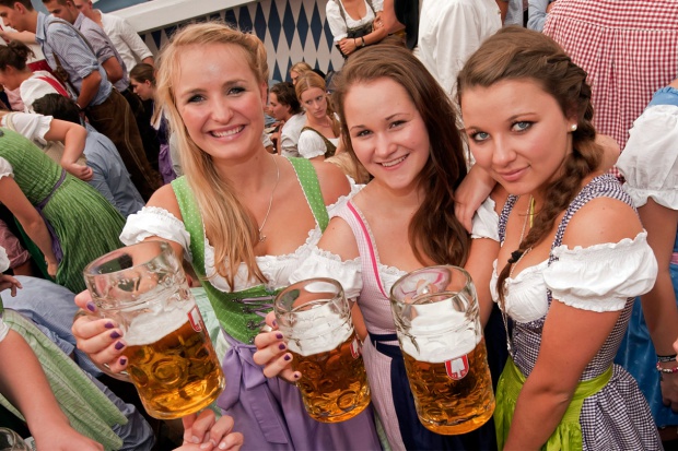 Niewielkie ilości alkoholu spożywane przez kobiety chronią przed zawałem Piwo dla pań: chroni przed zawałami
