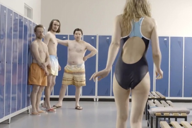 Spot reklamujący lek nie dyskryminuje mężczyzn. Fot. prtscr KER: panowie - Grzyb, Świąd i Upław nie obrażają mężczyzn