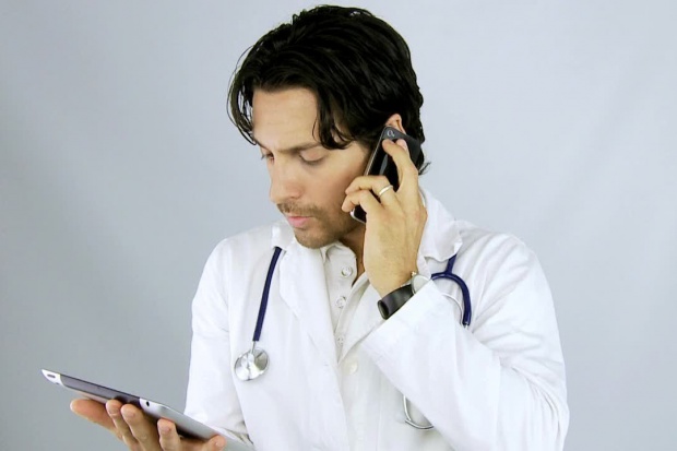 Poradę w sprawie zażywanych leków można juz uzyskać telefonicznie Konsultacje o lekach przez telefon? Tak, NFZ to sfinansuje
