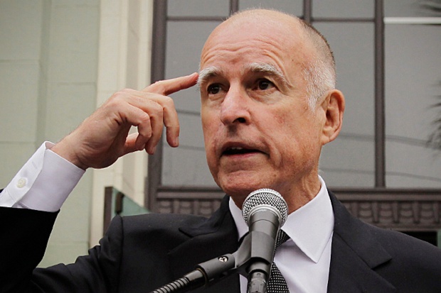 Gubernator Kalifornii Jerry Brown podpisał ustawę o eutanazji Kalifornia: gubernator Jerry Brown podpisał ustawę o „wspomaganym samobójstwie”