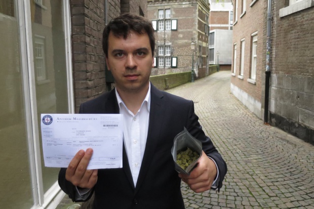 Poseł Dołecki przywiózł z Holandii marihuanę medyczną dla chorych. Fot. Arch. A. Dołecki Warszawa: pikieta w obronie dr Marka Bachańskiego