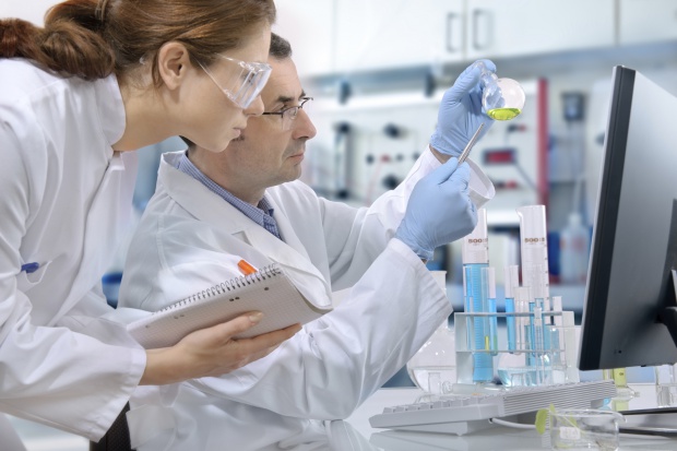 Zainteresowanie zawodem technika farmacji wciąż sie utrzymuje Technik farmaceutyczny wg MEN jest popularnym kierunkiem