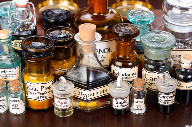 Rzadko który polski lekarz widzi w pacjencie człowieka, raczej przypadek. Co innego homeopata Skąd takie wysokie zaufanie do lekarzy homeopatów?