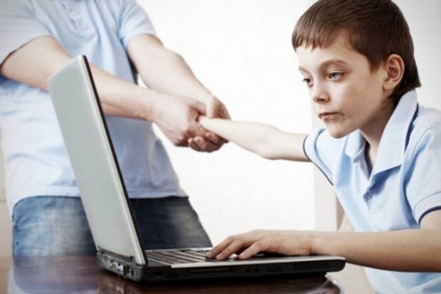 Nałogowe korzystanie z internetu może być przyczyną wielu chorób Przedawkowanie internetu grozi nadciśnieniem