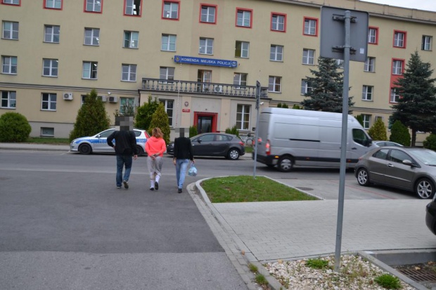 Szajka fałszywych pracowników NFZ działała w całej Polsce. Fot. KMP Tarnów Nowy Tomyśl: fałszywe pracownice NFZ „leczyły taniej”