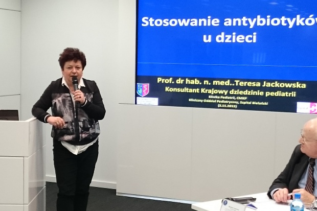 Ja nie znam antybiotyków na gorączkę, takich antybiotyków nie ma - mówiła prof. Teresa jackowska. Fot. Janusz Maciejowski Eksperci: bądźmy świadomymi "konsumentami" antybiotyków