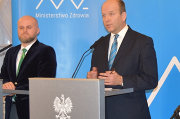 Podczas konferencji prasowej w siedzibie resortu ministrowie odnieśli się do pytań w sprawie leków. Fot. MZ Radziwiłł i Łanda odpowiadają Arłukowiczowi