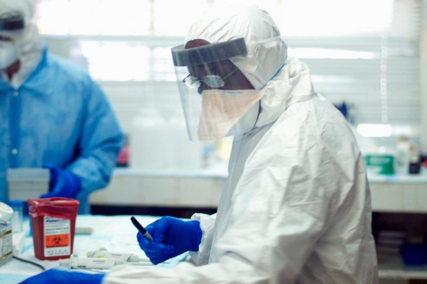 Czy testy immunologiczne faktycznie dadzą nam wiedzę, która pomoże w odpowiedzialny sposób otworzyć gospodarkę wskazując grupy osób, które mogą wrócić do pracy? (fot. archiwum) Testy immunologiczne do wykrywania osób bezobjawowych: ta strategia się nie sprawdza