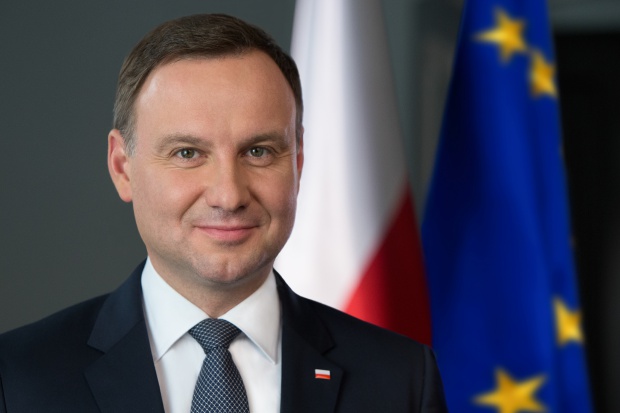 Prezydent Andrzej Duda podpisał ustawę zapewniającą każdemu choremu prawo do leczenia bólu Każdy pacjent ma prawo do leczenia bólu. Ustawa podpisana