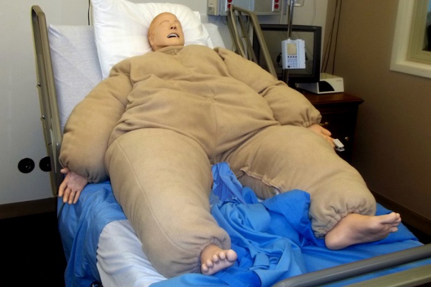 Eman Ahmed, która ma około 35 lat, nie chodziła od 25 lat Ważyła 500 kg. Schudła o 300 kg...