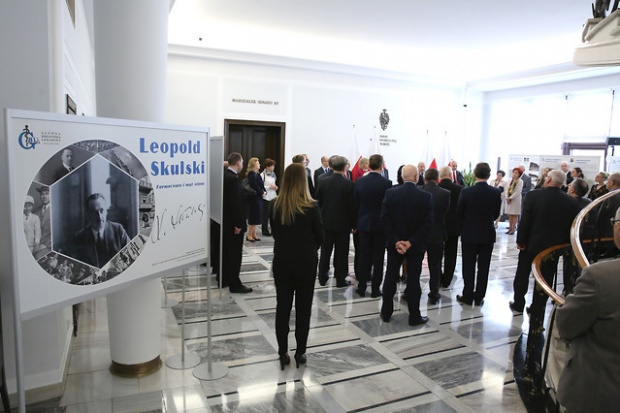 6 kwietnia w Senacie otwarto wystawę „Leopold Skulski – farmaceuta i mąż stanu”. Fot. Senat/K. Czerwińska Senat: wystawa "Leopold Skulski – farmaceuta i mąż stanu"