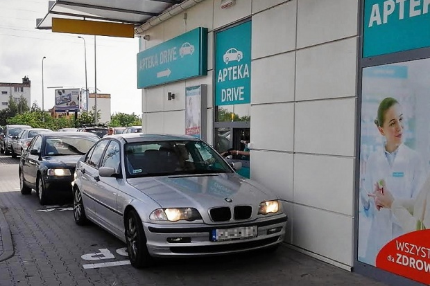 Apteka typu drive thru sieci Cosmedica