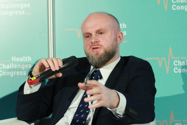 "Jeżeli apteka ma być placówką opieki zdrowotnej, to w takim razie również dokonamy zmian w asortymencie aptek" - powiedział Łanda. O okrojonym asortymencie aptek i inspekcji do poprawy