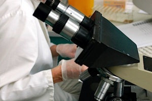 Na razie twórcy nowej metody przekonują, że nanoterapia jest lepsza od chemioterapii także dlatego, że nie wywołuje spustoszenia w organizmie chorego (fot. archiwum) W walce z rakiem pomogą nanocząsteczki