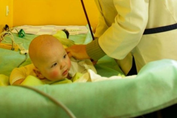 Dzięki badaniom genetycznym z zastosowaniem najnowocześniejszej aparatury każde dziecko zostanie objęte indywidualną opieką lekarską. Łódź: otwarto laboratorium badań genetycznych w onkologii dziecięcej