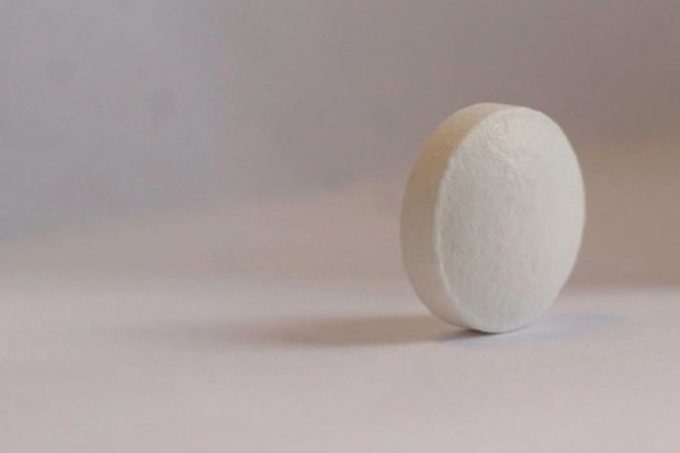Producent reklamując lek, w rzeczywistości nie wie czy faktycznie jego szybszy rozkład w żołądku będzie miał szybcy cel terapeutyczny. Ibuprom z "ultracienką powłoczką" działa szybciej? Producent nie wie
