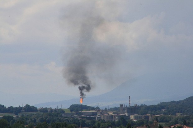Gdy notowany jest wysoki poziom tlenków azotu, w szpitalach pojawia się o 12 proc. więcej chorych z zawałem serca. Badanie: podczas alertu smogowego wzrasta liczba zgonów