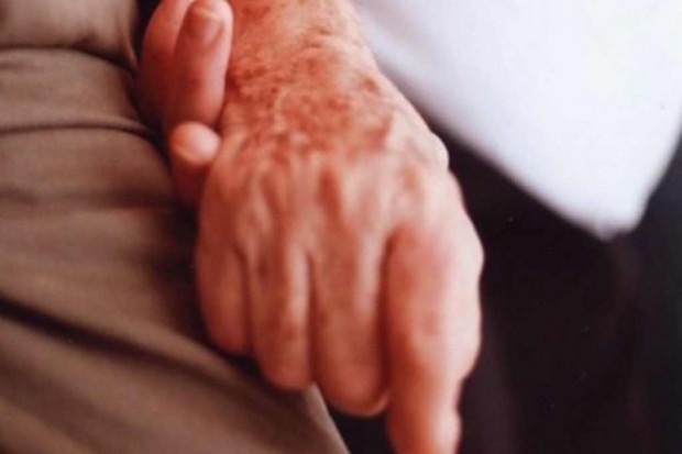 Z badania wynika, że leki przeciwpsychotyczne są związane ze zwiększonym ryzykiem przedwczesnej śmierci Badania: leki psychotyczne zwiększają ryzyko śmierci u chorych na Alzheimera