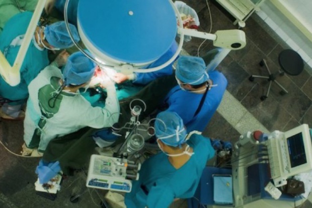 To pierwsza taka operacja w naszym kraju Opole: po raz pierwszy wszczepiono syntetyczny implant