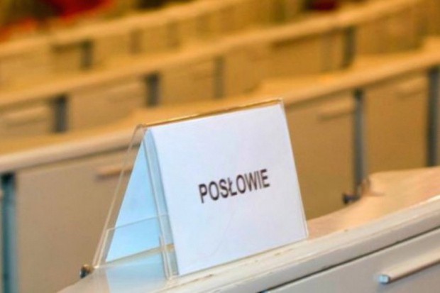 Członkowie komisji pozytywnie zaopiniowali poprawki PiS dot. m.in. zasad refundacji leków Sejm: nie zakończono prac nad projektem o terapii ratunkowej i tabletce „dzień po"