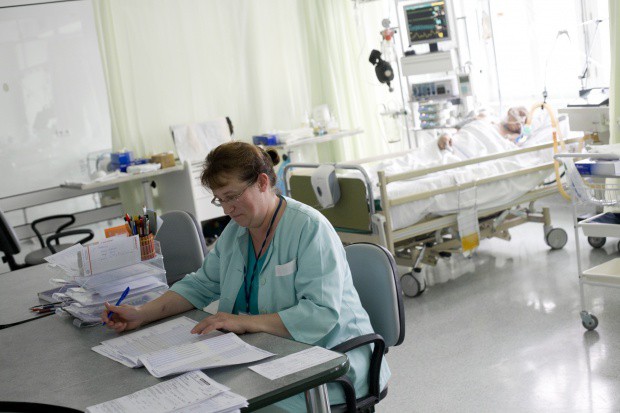 Od półtora roku obowiązują przepisy, które umożliwiają wypisywanie recept przez położne oraz pielęgniarki DGP: pielęgniarki przeszły szkolenie, ale nie chcą wystawiać recept