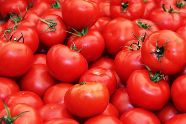 Regularne spożywanie pasty pomidorowej zmniejsza ryzyko poparzeń słonecznych Więcej pomidorów = mniejsze ryzyko raka skóry