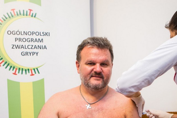 Według aktualnych międzynarodowych i polskich zaleceń przeciw grypie szczepić powinny się wszystkie osoby, które chcą zapobiegać grypie i jej powikłaniom Grypa: Sanepid się szczepi