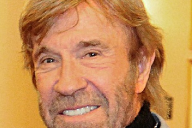 Aktor domaga się odszkodowania od koncernów farmaceutycznych Chuck Norris kontra koncerny farmaceutyczne