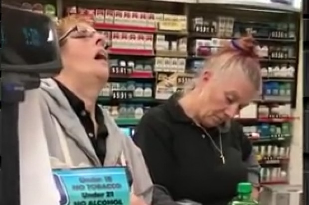 USA d ponad 20 lat zmagają się z epidemią uzależnień od opioidów (Fot. You Tube) USA: kasjerki usnęły w trakcie pracy. Odurzyły je opioidy?
