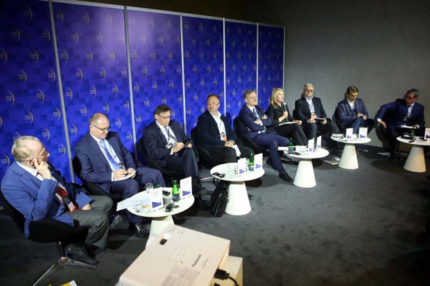 Łącznie nakłady na zdrowie publiczne w Polsce sięgają już ok. 2 proc. wszystkich publicznych wydatków na opiekę zdrowotną (fot. archiwum) Wyzwaniem jest umiejętność rozmowy z ludźmi, którzy są przeciwnikami szczepień