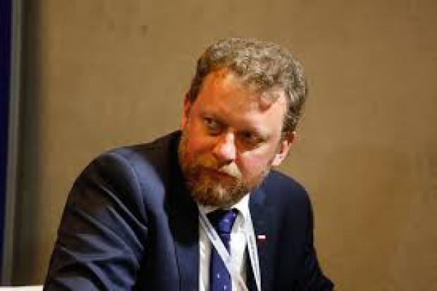 Uruchomiliśmy transport ze wszystkich krajów świata, przychodzą te środki do Polski - mówi minister zdrowia (fot. archiwum) MZ: środki ochronne trafią m.in. do POZ i aptek