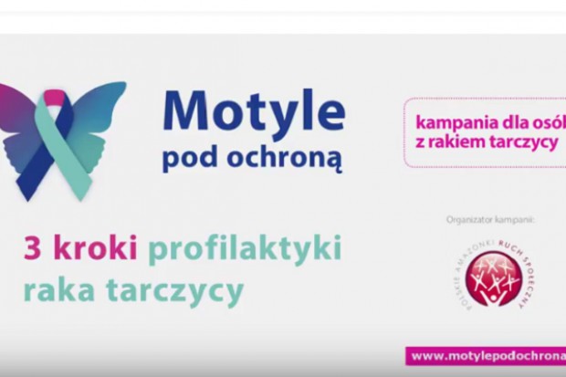 Podstawowe samobadanie tarczycy, które ułatwi zaobserwowanie zmian w obrębie szyi, można wykonać w domu. Wystarczy do tego lusterko i szklanka wody (fot. archiwum) Eksperci: badajmy tarczycę, bo reguluje pracę całego organizmu