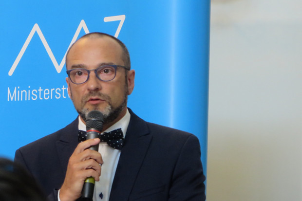 10 lipca, wiceminister zdrowia, Marcin Czech, przedstawił dokument "Polityka Lekowa Państwa" (fot. LJ) Polityka lekowa państwa: więcej świadczeń udzielanych przez farmaceutów, szczepionki na listy leków refundowanych