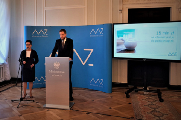 Jak podkreśla MZ, deklaracja wsparcia dla aptek jest efektem trudnych i wieloetapowych negocjacji przedstawicieli resortu zdrowia z samorządem aptekarskim (fot. archiwum) MZ: 15 mln zł na informatyzację polskich aptek