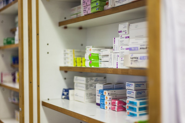 Nowelizacja Prawa farmaceutycznego, która weszła właśnie w życie, budzi wiele emocji (Fot. Pixabay) "Sprzedałem szampon na wszy do Domu Dziecka. Grozi mi 5 lat więzienia"