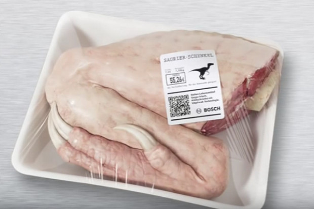 Na przykładzie mrożonek z prehistorycznych gadów i ssaków pokazała, że jej urządzenia utrzymują świeżość mrożonych produktów przez bardzo, bardzo, bardzo długi czas (fot. archiwum) Udo dinozaura na obiad? Takie rzeczy w niemieckich sklepach