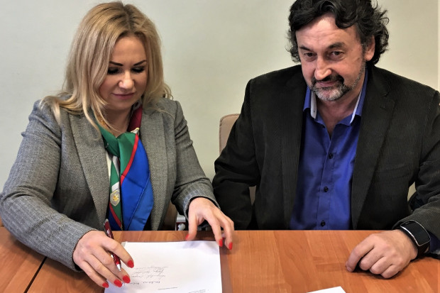 Zarówno Polski Związek Pracodawców Przemysłu Farmaceutycznego, jak i członkowie NSZZ Solidarność mamy w tej chwili wspólny cel – wykorzystanie ogromnego potencjału tego przemysłu w Polsce - mówi Barbara Misiewicz-Jagielak (fot. PTWP) Krajowi producenci leków i Solidarność o wspólnej deklaracji