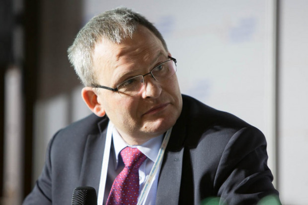 Maciej Miłkowski podziękował za współpracę m.in. resortowi zdrowia, inspekcji farmaceutycznej, samorządowi aptekarskiemu (Fot. Archiwum) Nowela Pf: wiceminister podziękował za współpracę