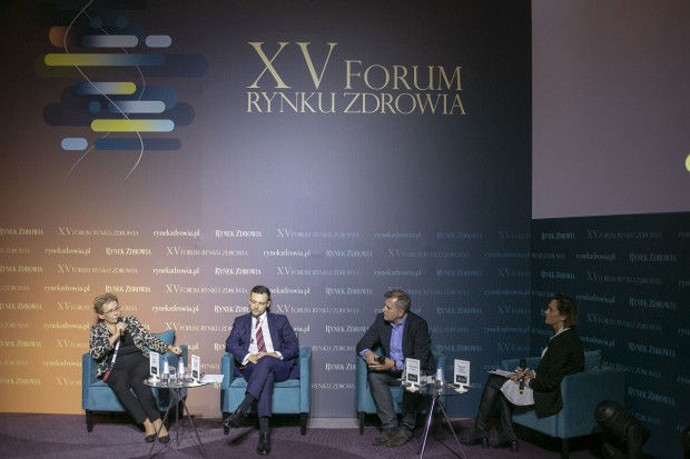 Mówiąc o medycynie personalizowanej musimy rzeczywiście brać pod uwagę człowieka, jego potrzeby i całokształt działań. Tymczasem medycyna precyzyjna jest łatwiejsza do zdefiniowania – ocenił dr Aleksander Sowa, dyrektor ds. strategii i rozwoju portfolio, Roche Polska (fot. archiwum) Medycyna precyzyjna: dopasowujemy lek do pacjenta, a nie pacjenta do leku