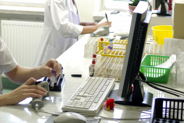 NFZ wydał komunikat dotyczący art. 37 k ust. 1d prawa farmaceutycznego (Fot. Archiwum) NFZ ws. przekazywania danych uczestników badań klinicznych