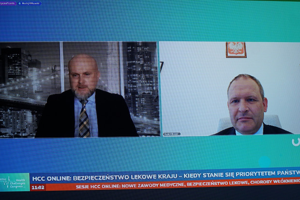 Wiceminister zdrowia w rozmowie z Krzysztofem Łandą w sesji poświęconej polityce lekowej (Fot. PTWP) HCC Online: w Polsce refundowanych jest ok. 31 proc. leków produkowanych w Polsce. To zbyt mało