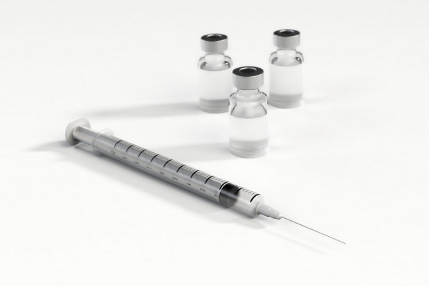 Reuters: szczepionka przeciwko COVID-19 może być dostępna już w tym roku